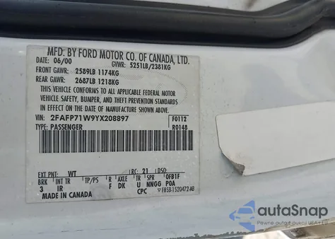 2000 Ford Crown Victoria Police Interceptor из США, поврежденный, VIN 2FAFP71W9YX208897